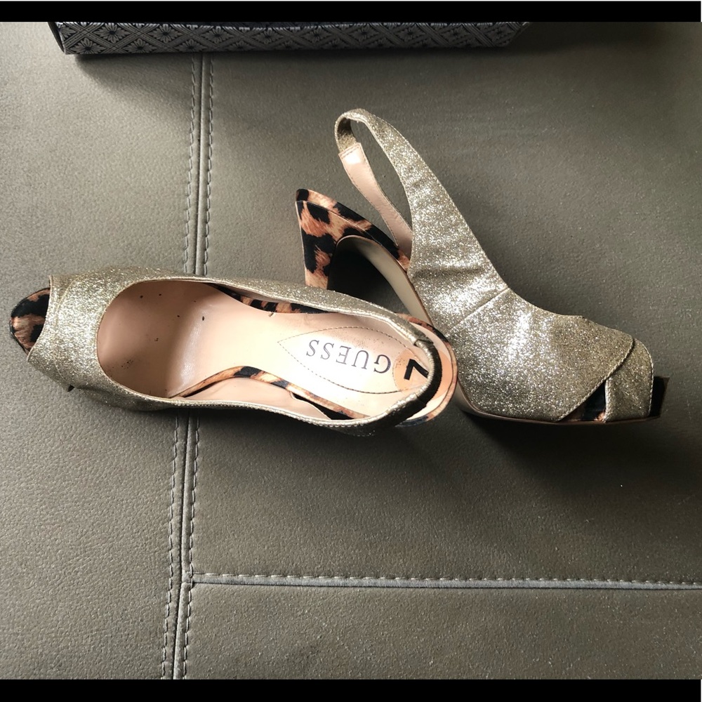 Guess Geliana Sparkle Gold Leopard Peep-toe heel🐆